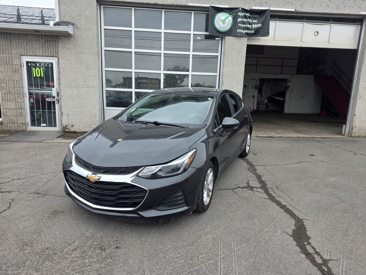 Gray 2019 Chevrolet Cruze LT Hatchback FWD Hatchback Front-Wheel Drive Automatic