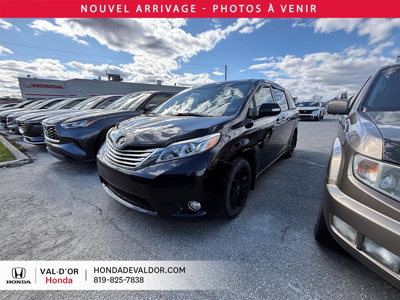2017 Toyota Sienna XLE 7 places 5 portes AWD Black Val-d'Or - photo #0