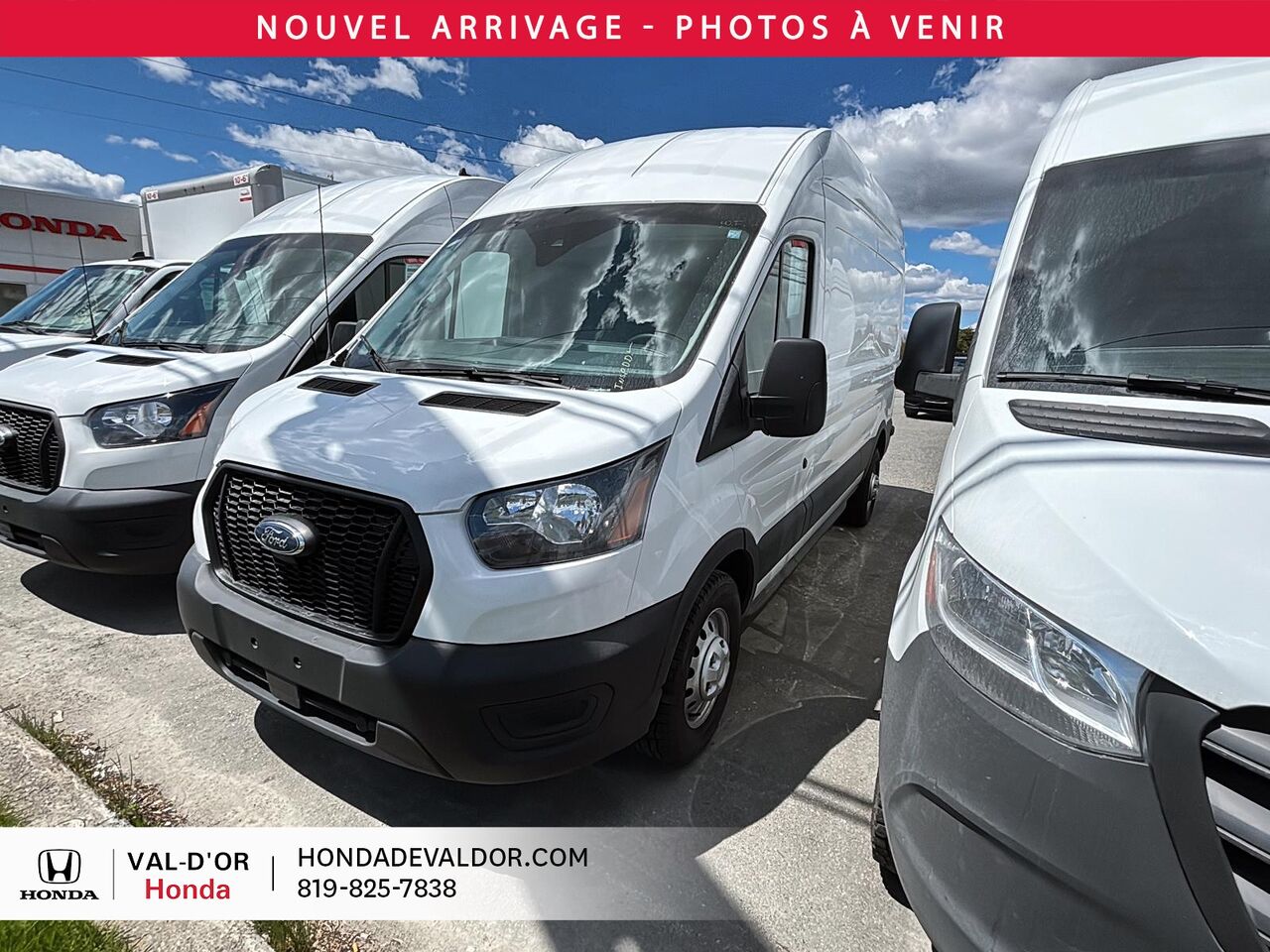 2025 Ford Transit fourgon utilitaire T-250 AWD toit sur&eacute;lev&eacute; 148 po PNBV de 9 070 lb White Val-d'Or - photo #0