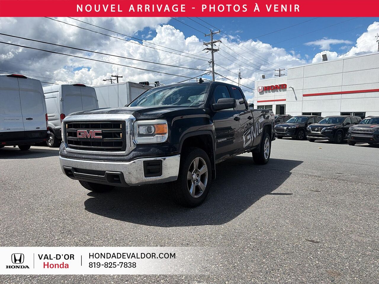 GMC Sierra 1500 Cabine double 4RM 143,5 po 2015 Noir Val-d'Or - photo #0