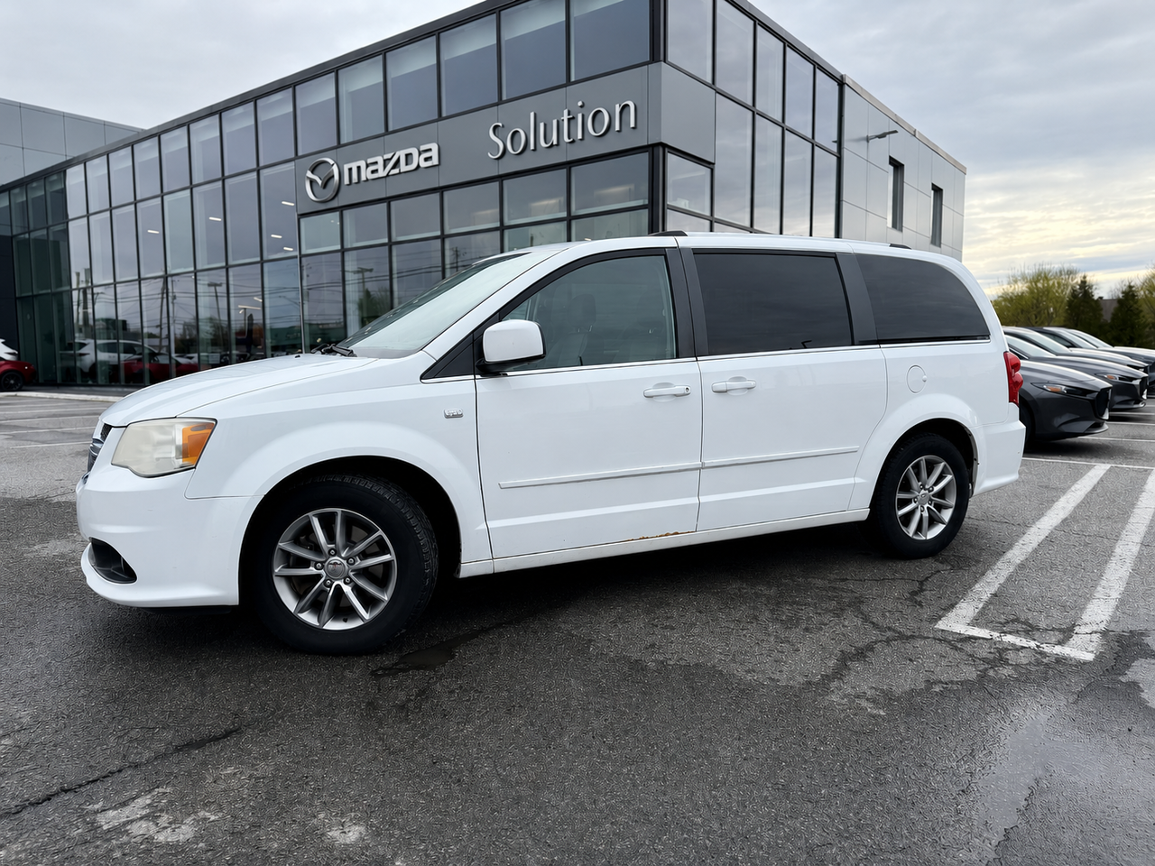 White 2014 Dodge Grand Caravan SXT 30th Anniversary FWD Minivan Front-Wheel Drive Automatic