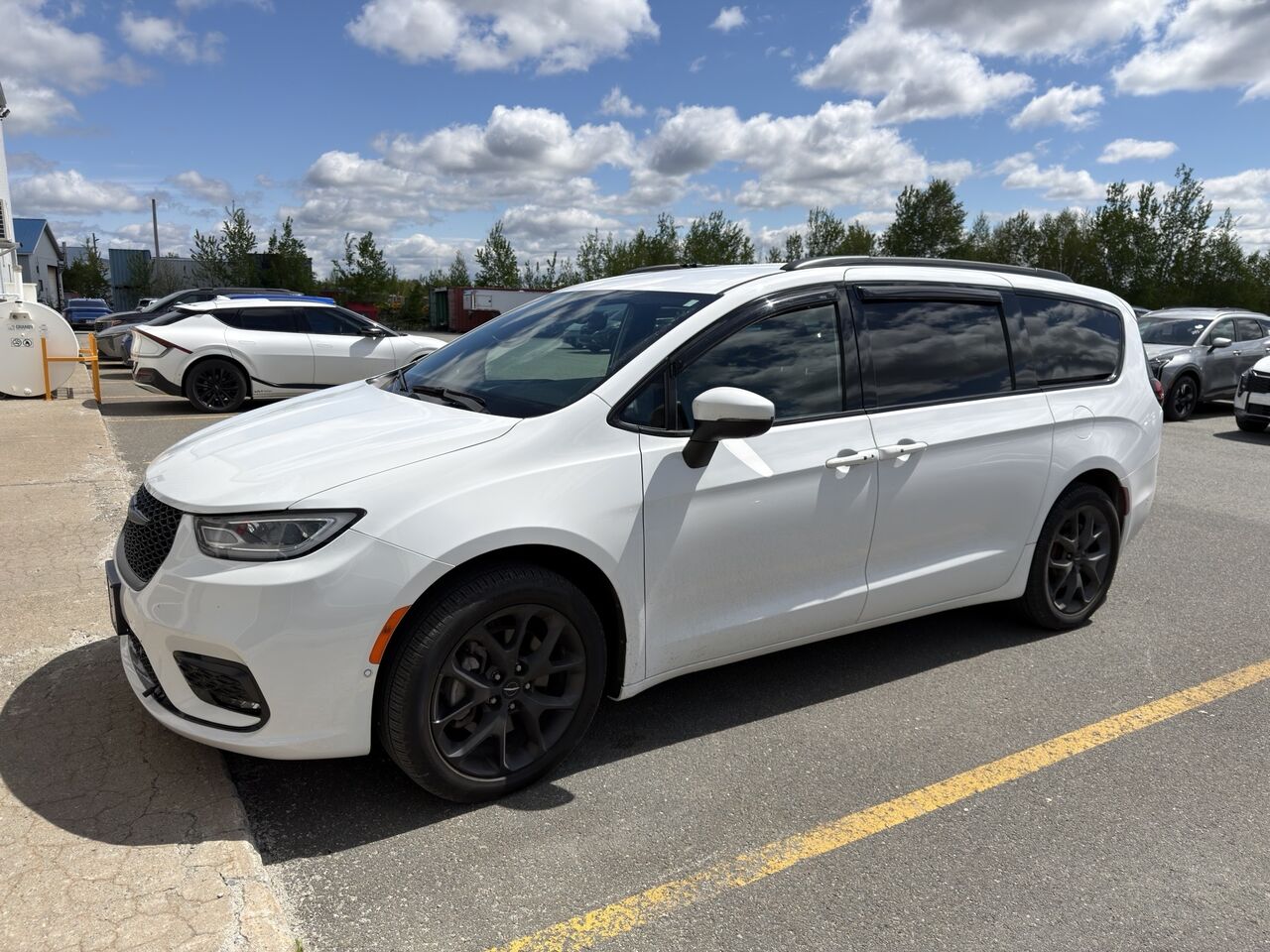 White 2023 Chrysler Pacifica Touring L AWD Minivan All-Wheel Drive Automatic
