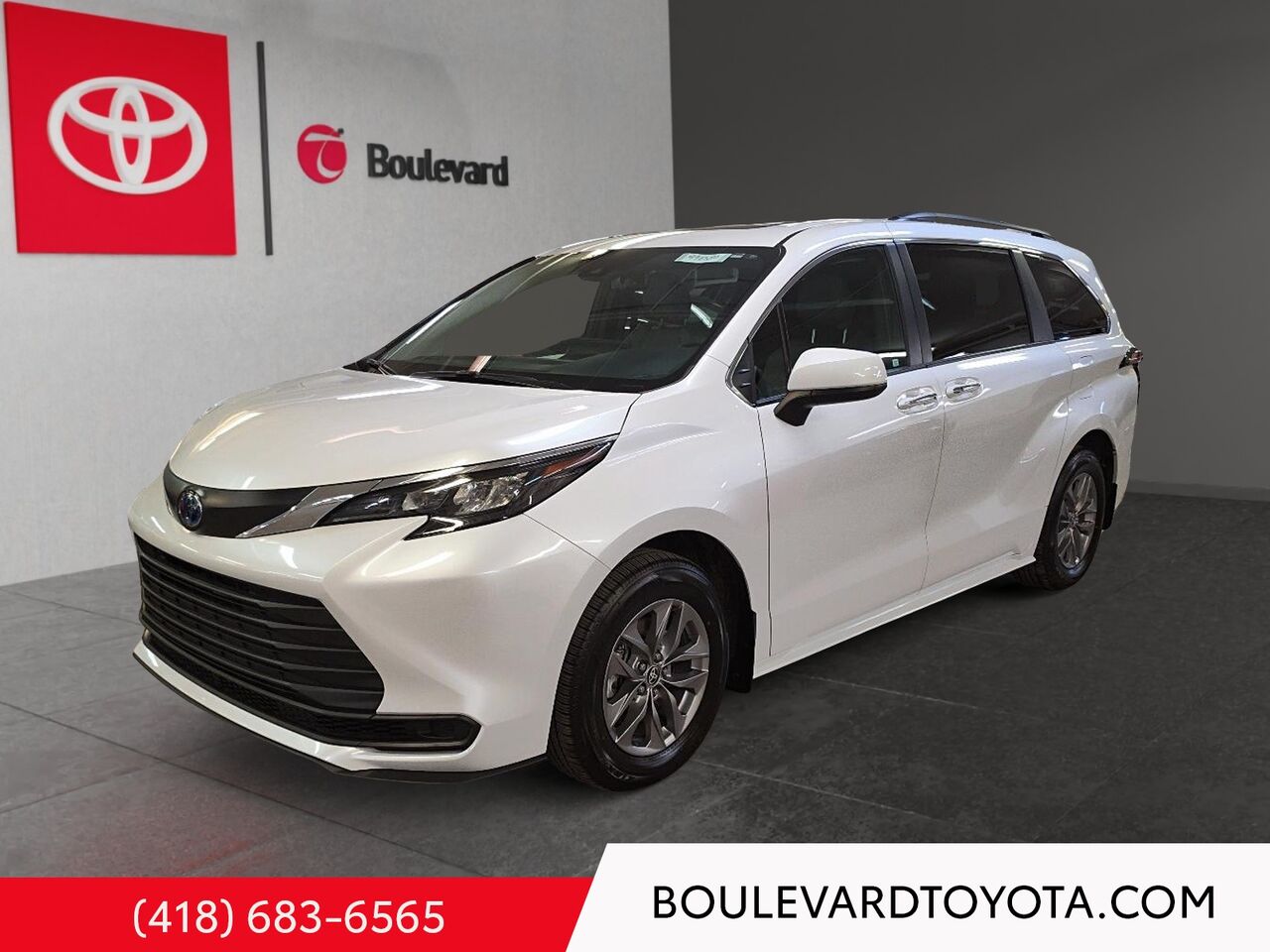 White 2025 Toyota Sienna XLE 8-Passenger FWD Minivan Front-Wheel Drive Continuously Variable Transmission