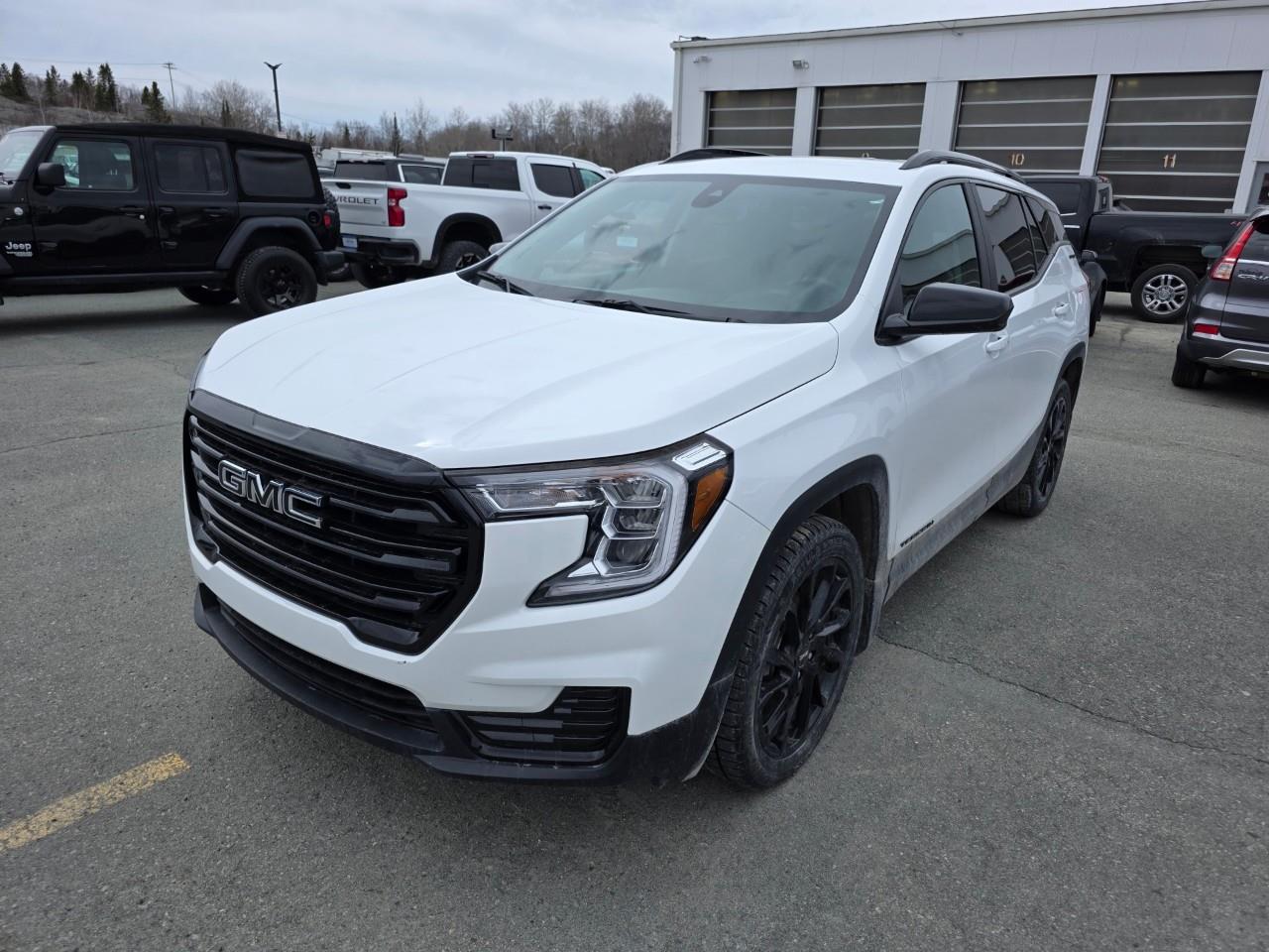 GMC Terrain SLE 2023 Blanc Rouyn-Noranda - photo #0