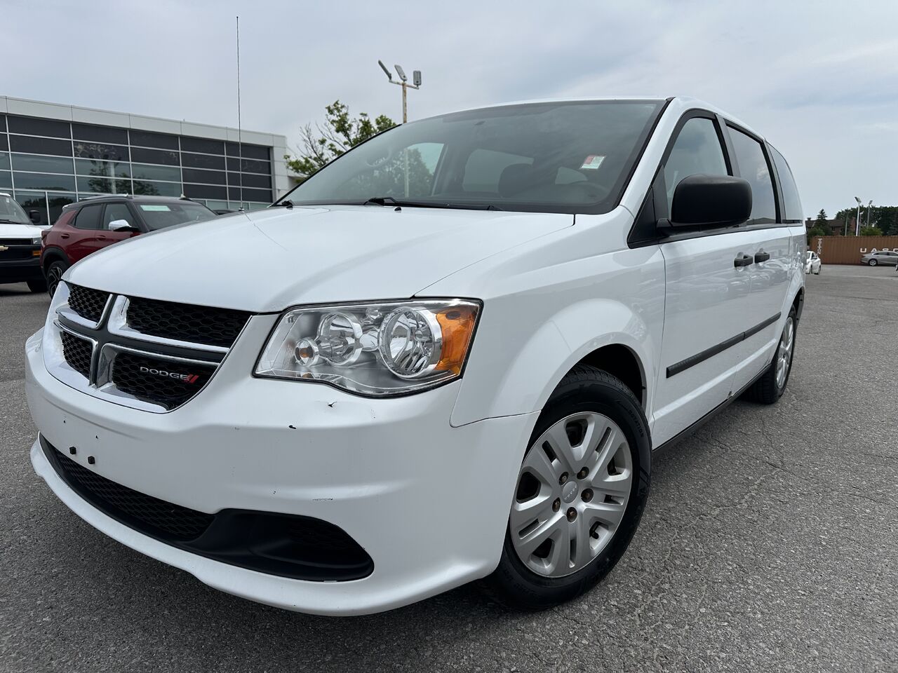 White 2016 Dodge Grand Caravan SE Plus FWD Minivan Front-Wheel Drive Automatic