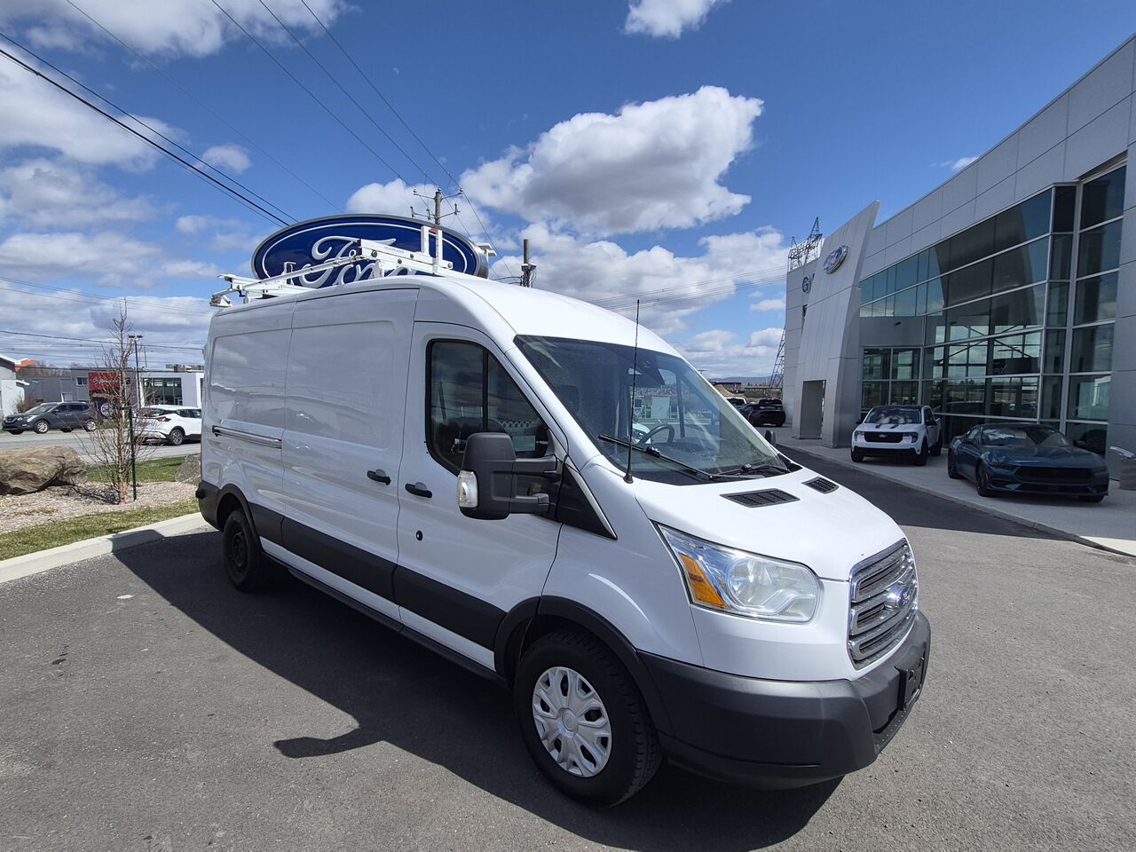 2015 Ford Transit fourgon utilitaire à vendre à Granby