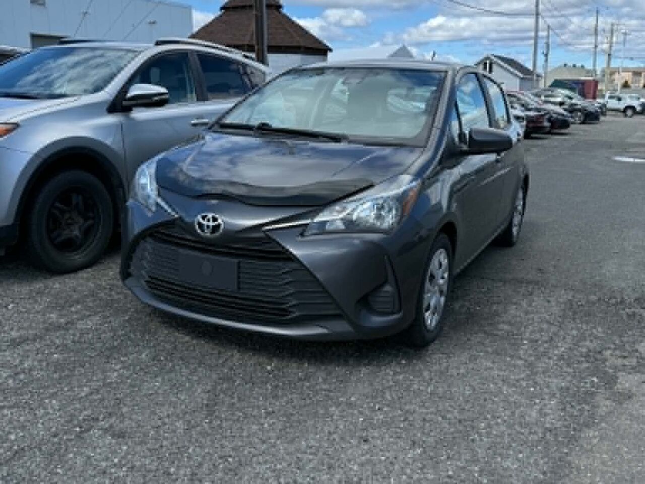 Toyota yaris hatchback le 2018