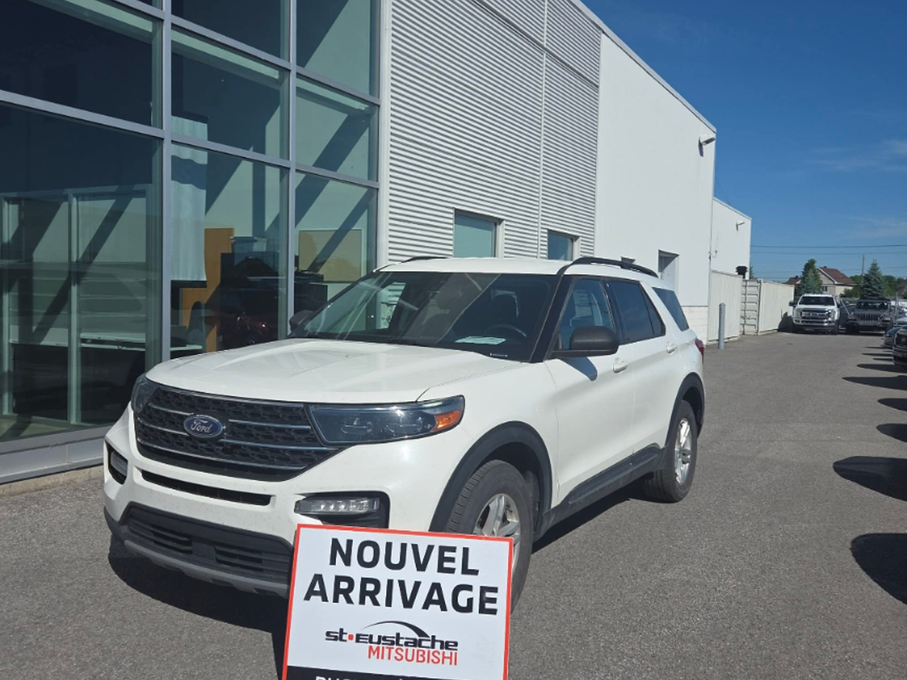 White 2022 Ford Explorer XLT AWD SUV / Crossover All-Wheel Drive