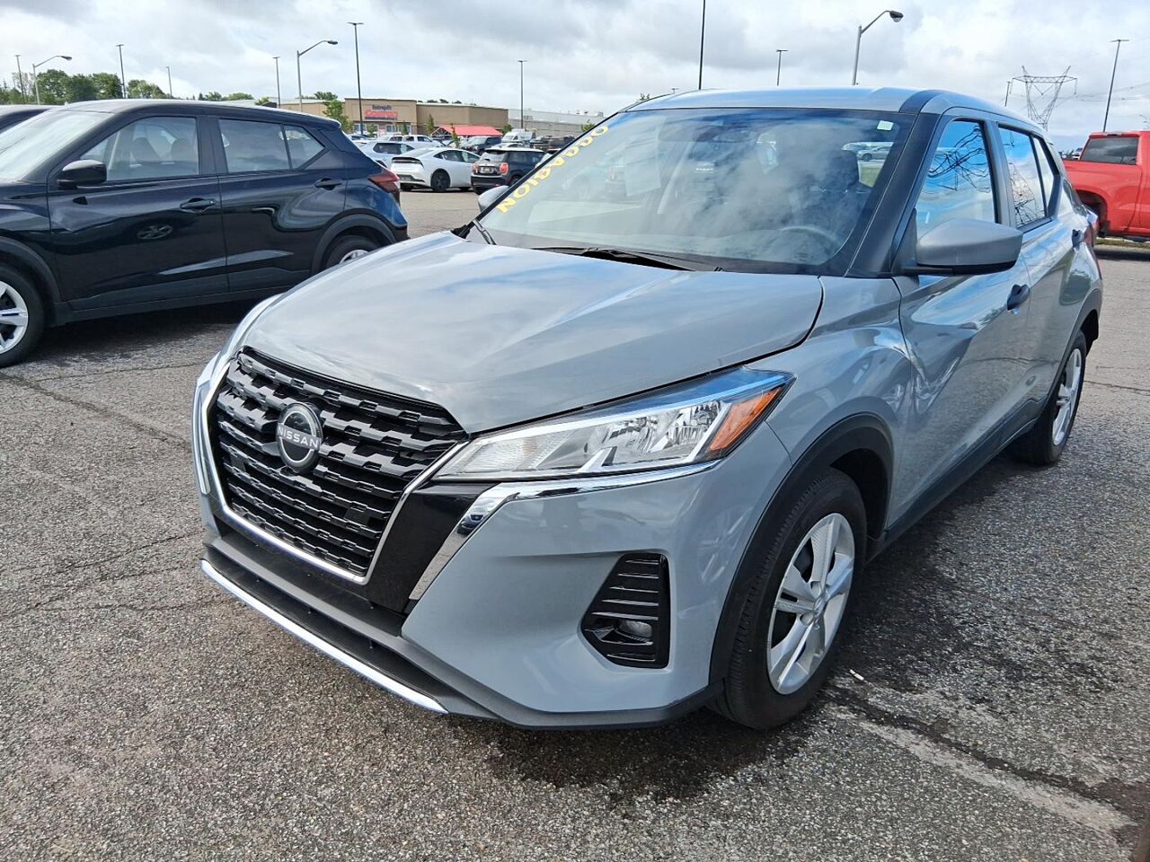 2024 Nissan Kicks S TA