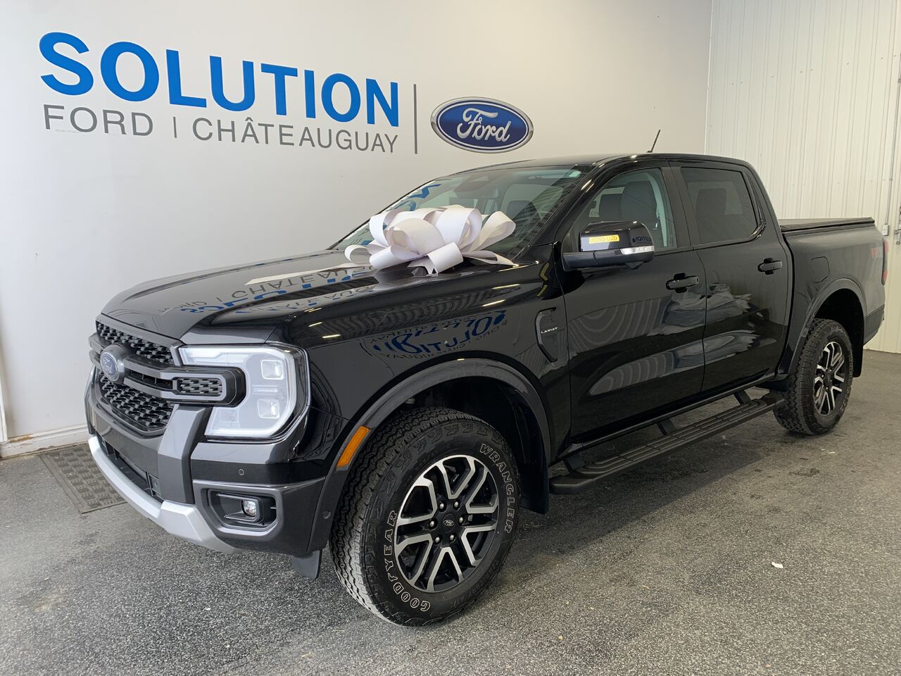 Black 2024 Ford Ranger Lariat SuperCrew 4WD Pickup Truck Four-Wheel Drive Automatic